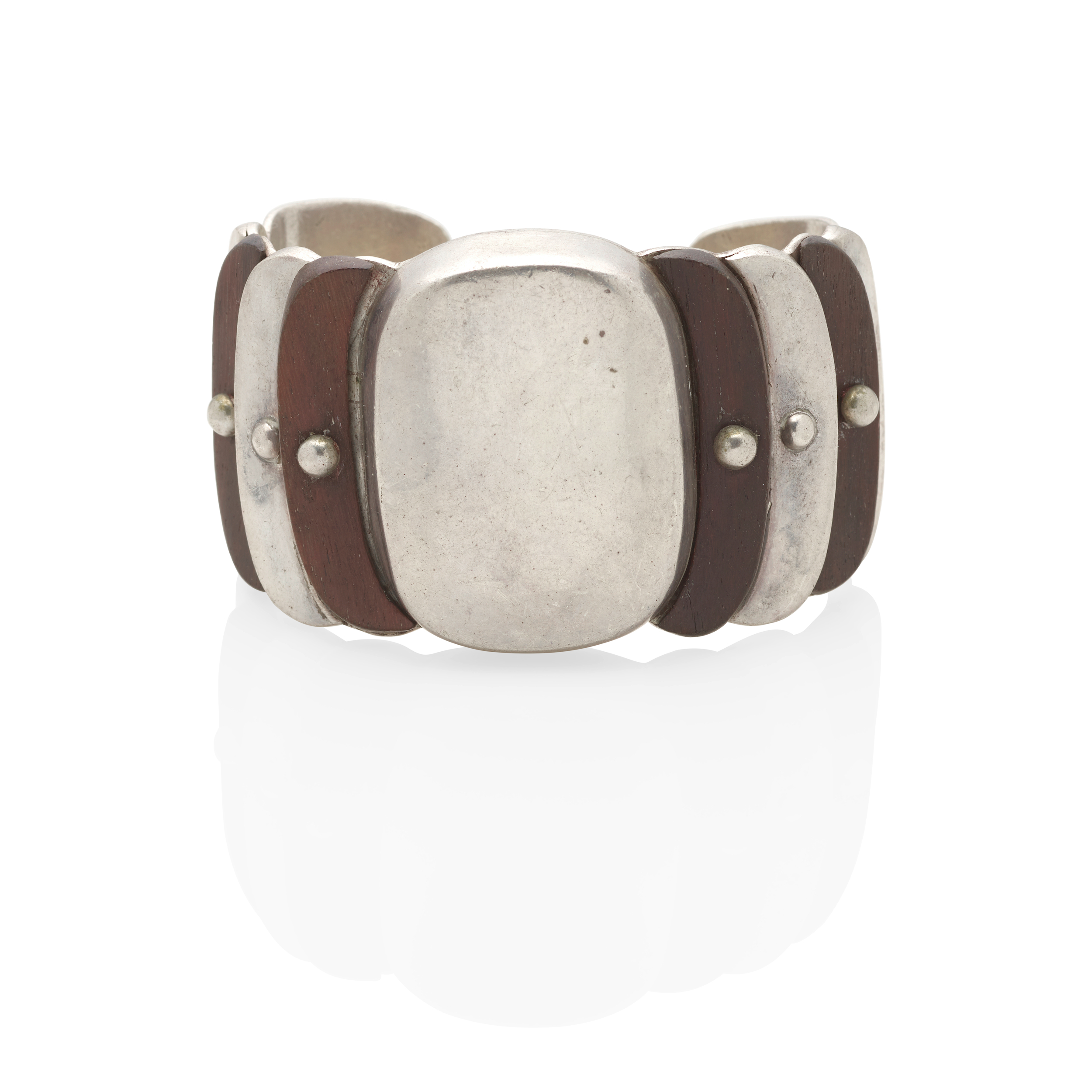 Stepped cuff - Photo 1