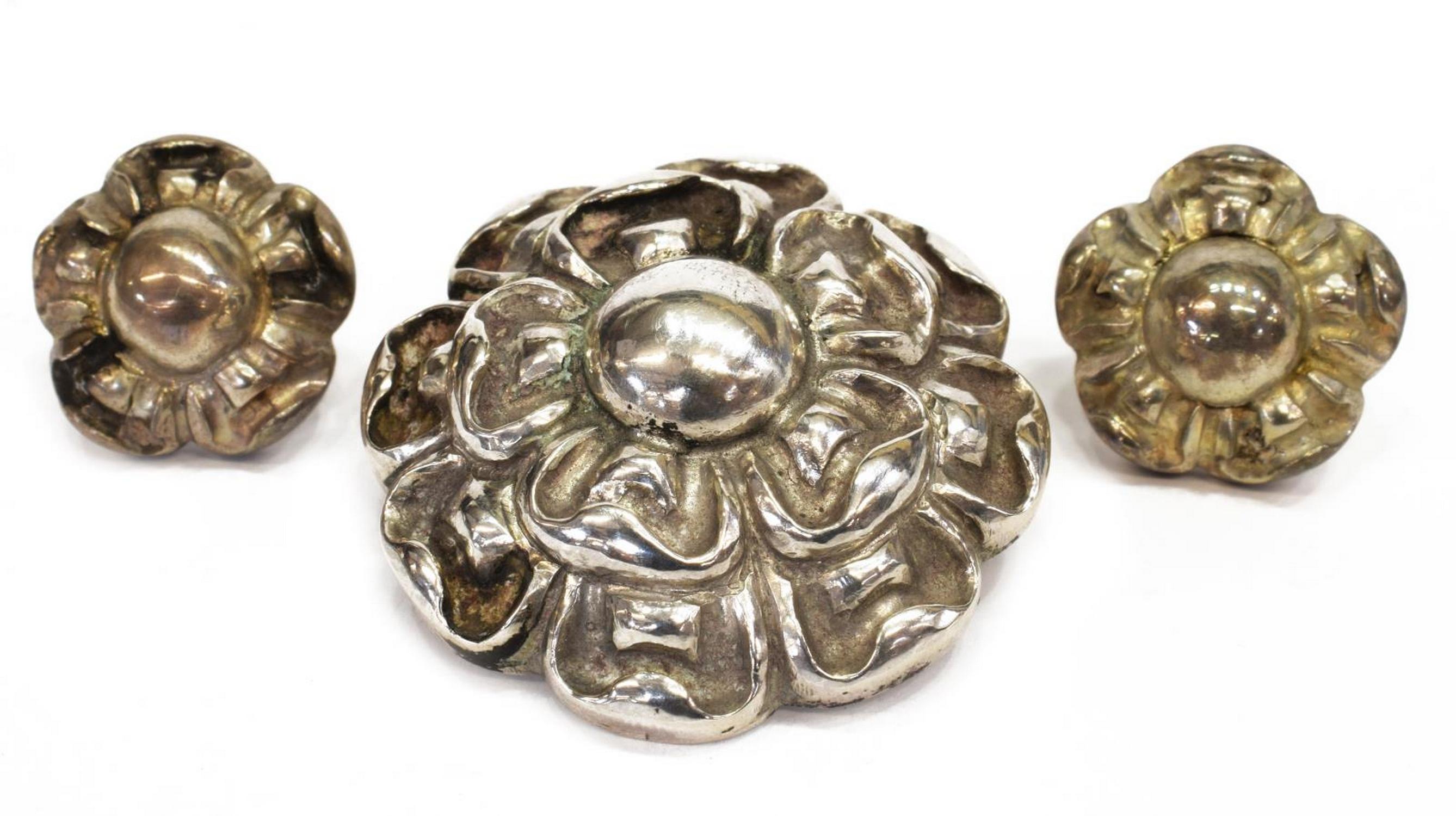 floral earrings - Photo 1