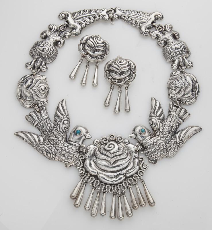 floral necklace - Photo 1