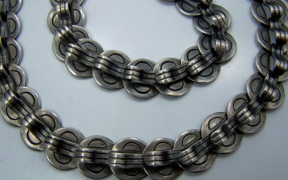 Incised clipped-“coin” link necklace - Photo 1