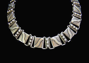 Spade-and-point “Lyre” necklace - Photo 1