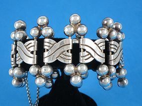 Waveform chain-link bracelet with small spheres - Photo 1