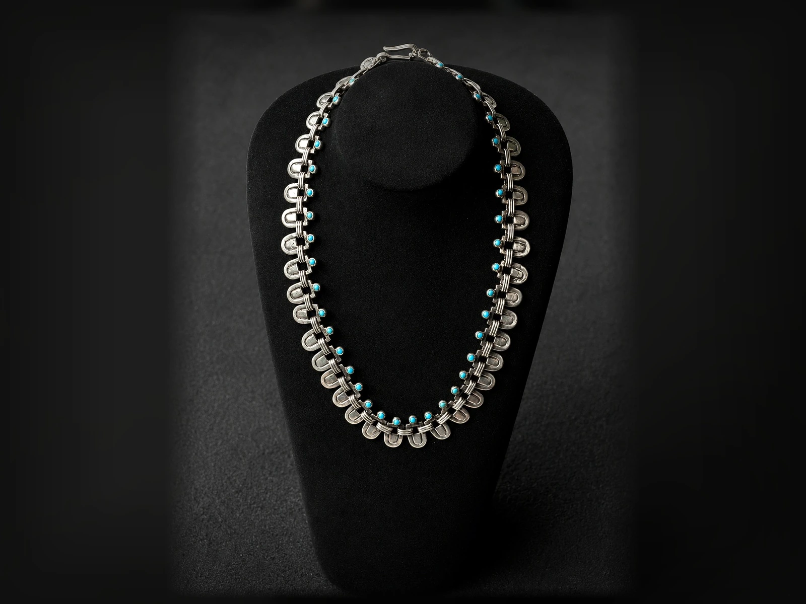 Silver turquoise cabochon scalloped link necklace