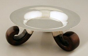 Round Silver Ashtray with Three Curled Rosewood Legs - Photo 1