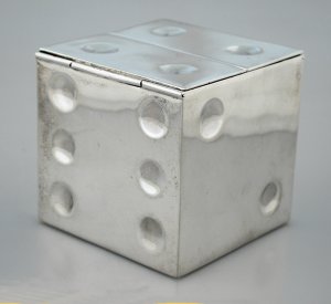 Dice Ashtray with Lid Hinged at Two Sides and Opens - Photo 1