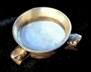 Small Round Silver Ashtray with Three Frog Feet - Photo 1