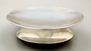 Heavy Round Plain Silver Small Ashtray on a Shaped Simple - Photo 1