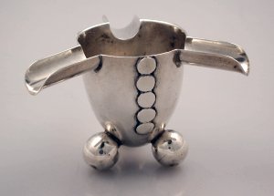 Ashtray with Three Ball Feet and Rows of Five Applied Discs - Photo 1