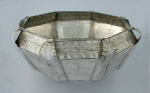 Large Eight Sided Tin Bowl - Photo 1
