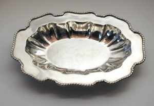 Scalloped Vegetable Bowl with Flat Rim Outlined with Rope - Photo 1