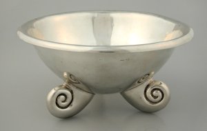 Bowl with Three Conch Legs