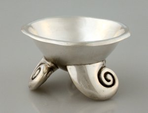 Round Silver Bowl with Three Hollow "conch" Legs - Photo 1