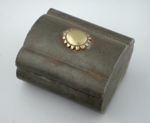 Tin Box of the Same Shape and Approximate Size - Photo 1