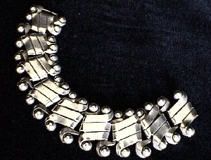 Double Scroll Bracelet - Photo 1
