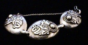 Three Oval Link Bracelet with Repoussed Deer - Photo 1