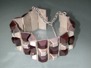 Pin Hinged Bracelet with Rosewood and Silver "pyramids - Photo 1