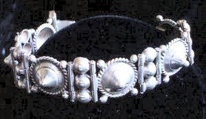 Bracelet of Six Hats Separated by Rows of Three Balls - Photo 1
