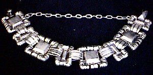 Crowned Pyramid Bracelet - Photo 1