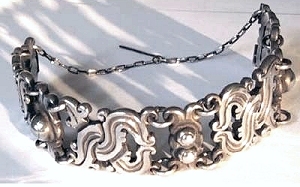 Bracelet of Handsome Silver Carved Links Separated by Links - Photo 1