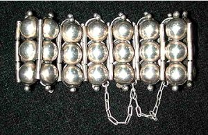 Bracelet of Hinged Links of Three Half Balls - Photo 1