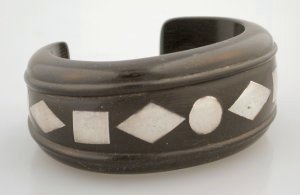 Ebony Cuff Bracelet with Inset Diamonds - Photo 1