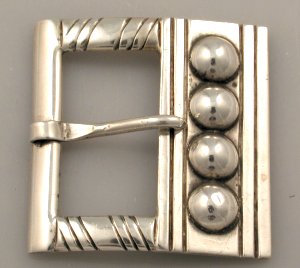 Belt Buckle of Four Balls Down One Side and Striated - Photo 1