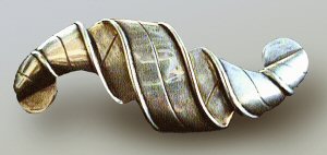 Croissant Shaped Belt Buckle - Photo 1