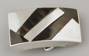Buckle with Two Inset Tortoise Shell Arrows - Photo 1