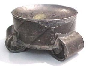 Short Tin Candlestick on Three Looped Feet of Tin Bands - Photo 1