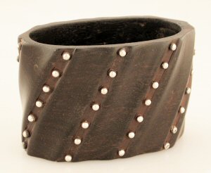 Oval Carved Ebony Cigarette Holder - Photo 1