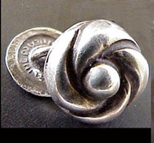 Cufflinks Which Resemble a Knot - Photo 1