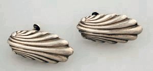Elongated Shell Earrings - Photo 1