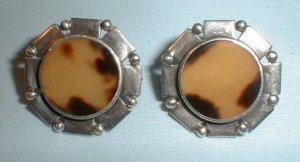 Handsome Earrings of Tortoise Shell - Photo 1