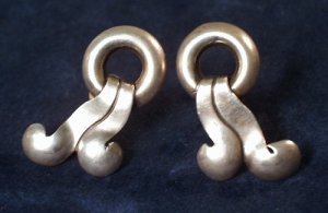 Earrings with Twisted Ribbon Hanging from a Silver Circular - Photo 1