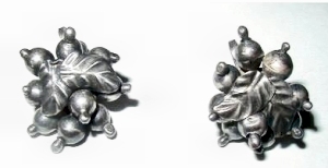 Cluster of Grapes Earrings - Photo 1