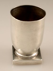 Liqueur Cup on a Silver Square Base - Photo 1