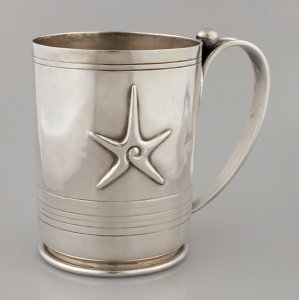 Handled Mug with Incised Lines and Applied Depiction - Photo 1
