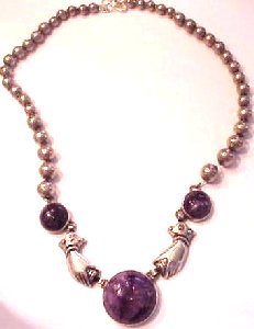 Necklace Utilizing the "hands" Motif and Three Cabochon - Photo 1