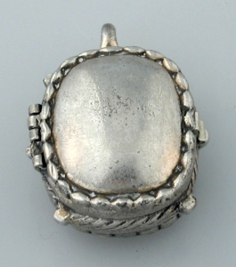 Silson Silver Plate Pill Box with Ring for a Chain - Photo 1