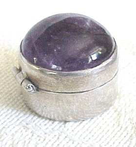 Pill Box with Hinged Amethyst Cabochon Lid - Photo 1