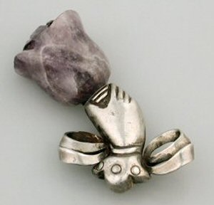 Pin of a Silver Hand Holding an Amethyst Tulip - Photo 1