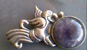 Parrot Pin with a Large Cabochon Amethyst - Photo 1