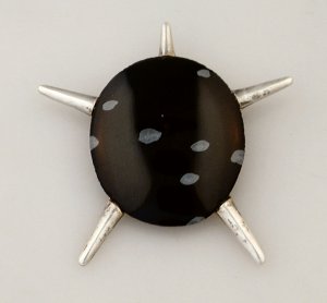 Pin of a Five Pointed Conch on Which Rests an Oval Disc - Photo 1