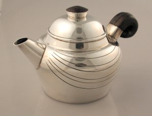 Provincial Pattern Covered Creamer with 6 Incised Lines - Photo 1