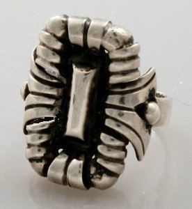 Crowned Pyramid Ring - Photo 1