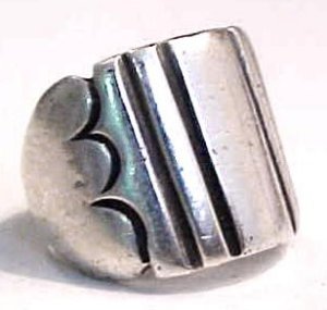 Ring with Vertical Striated Lines Surrounded on Each Side - Photo 1