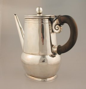 Teapot Ovalado Pattern with a Motif Depicting the Cross - Photo 1
